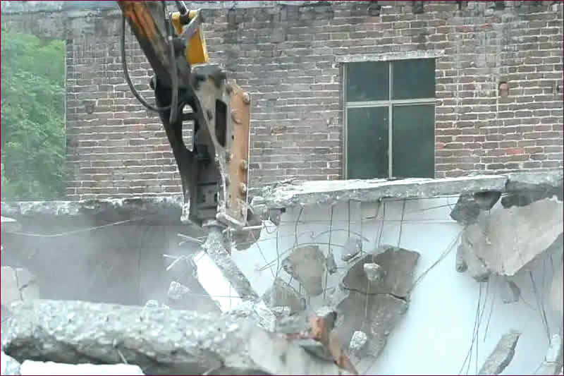 ���Υ�������������з���ע�����񣬷�����������Ӧ�е���Ӧ���⳥����