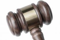 ��Ϊʵ��ʩ���˵İ���ͷ�ɷ�ֱ���򷢰�������Ȩ����